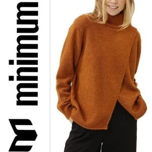 Minimum Meline Mock Neck Front Slit Sweater